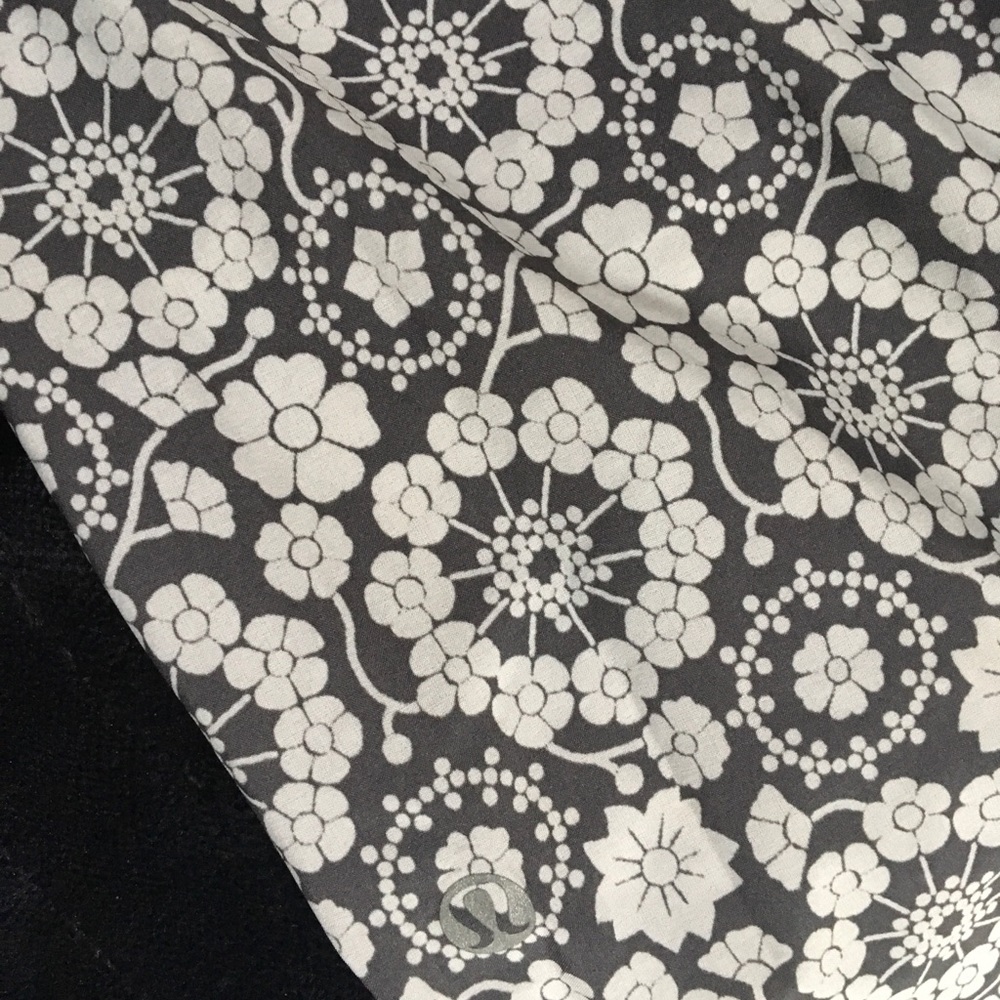 Lululemon Om pant size 4